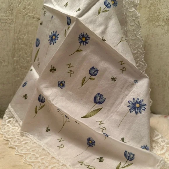 Nina Ricci Blue & White Floral Hot Air Baloon White Lace Handkerchief - Picture 3 of 4